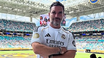 Quién es Julián Gil, el actor de telenovelas que interrumpió la conexión en directo de Edu Aguirre con 'El Chiringuito' noticias imagen