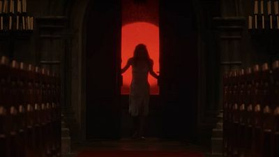 450 millones de dólares después, Netflix amplia su saga de misterio: Un cura y un detective investigan el caso más peligroso en la nueva película noticias imagen