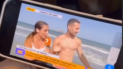Una reportera de 'Murcia Conecta' grabó un reportaje en la playa y terminó encontrando a su gran amor: años después están juntos noticias imagen