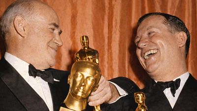 Los Oscars tienen terminantemente prohibido que los ganadores revendan sus estatuillas: un actor tuvo que vender el suyo por fuerza mayor noticias imagen