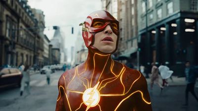 'Flash' tiene el mismo problema que las últimas películas de superhéroes y su director responde: "Si te parece raro, fue intencionado"