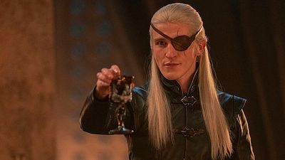 El notable cambio de Ewan Mitchell cuando no es Aemond Targaryen en 'La Casa del Dragón': su cara nos suena, pero no su dulzura noticias imagen