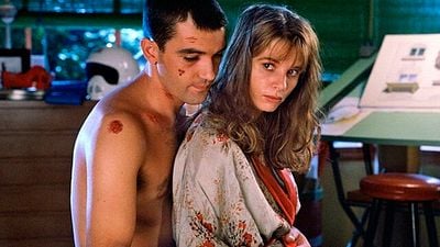 Victoria Abril, sobre el rodaje de '¡Átame!': "A Antonio, ya exhausto y sudándome encima, le dio por reír. Yo le pellizcaba el culo para que parara" noticias imagen