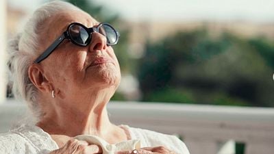 Lola Herrera recuerda su "tonteo" con Chicho Ibáñez Serrador: "Mi marido leyó las cartas y me las rompió" noticias imagen