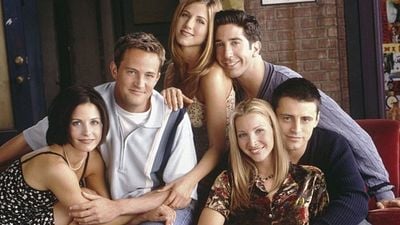"Con el tiempo diremos más, cuando podamos": los actores de 'Friends' rompen su silencio tras la muerte de Matthew Perry noticias imagen