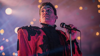 "Cada vez me sorprende menos y me duele más": Jaime Lorente está harto de los comentarios homófobos que recibe cada día noticias imagen