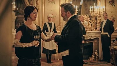 El actor de 'La Casa de Papel' que casi es abogado y ahora forma parte del reparto de 'La Favorita 1922' noticias imagen