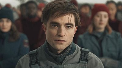 Robert Pattinson invitó a cenar a una fan obsesionada que acampó frente a su apartamento en España: “Me quejé de todo y nunca regresó” noticias imagen