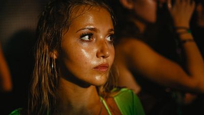 Está a punto de llegar a cines una "estremecedora" visión sobre el sexo y el consentimiento: 'How to Have Sex' es la película que tienes que ver noticias imagen