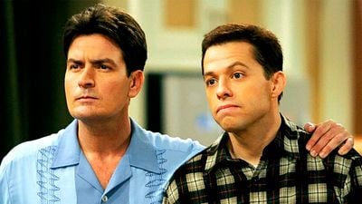 El sueldo de Charlie Sheen en 'Dos hombres y medio' se duplicó después de ser arrestado por violencia doméstica: El de su compañero se quedó igual noticias imagen