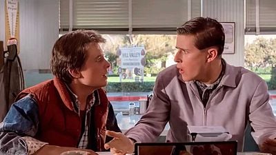 "Sus métodos generaban fricción": Michael J. Fox también tuvo sus más y sus menos con el actor más problemático de 'Regreso al futuro' noticias imagen