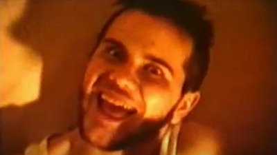 Empezó como un desquiciado en su propio cortometraje, pero acabó siendo la mayor estrella del cine español. ¿Le reconoces? noticias imagen