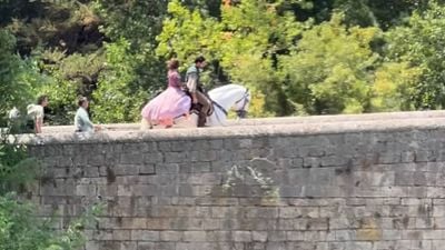 Girona se planta ante Hollywood y pide que sus calles dejen de ser un plató de cine: "somos un barrio, no un decorado" noticias imagen