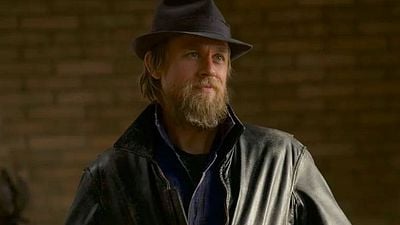 Charlie Hunnam, totalmente irreconocible en la nueva serie de Netflix como el asesino en serie Ed Gein noticias imagen