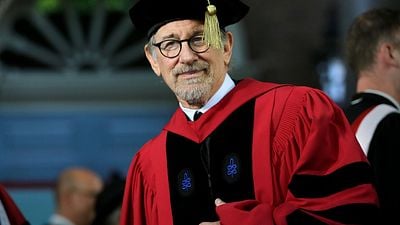 En 2001, Steven Spielberg volvió a estudiar en la universidad y presentó 'La lista de Schindler' como trabajo final noticias imagen