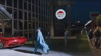 Todos relacionamos 'Demolition Man' con Pizza Hut. Sin embargo, fue un cambio rápido: en la versión original es otra cadena de comida rápida noticias imagen