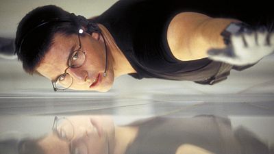 Ethan Hunt haciendo piruetas entre las ofertas de Amazon con la colección de películas de Misión Imposible