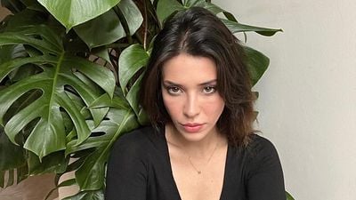 Quién es Devrim Özcan, la nueva pareja de Kerem Bürsin en 'Mavi Magara': puede que no te suene, pero en Turquía es una estrella noticias imagen