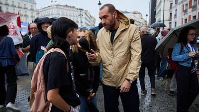 'La Revuelta' sale del teatro para dar voz a los manifestantes de la acampada de Sol: "Que se acabe con el rentismo y con la especulación" noticias imagen