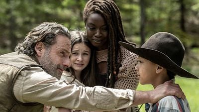 Es una de las escenas más emotivas de 'The Walking Dead'. Sería más emotiva si el cámara no se hubiera colado dentro del plano noticias imagen