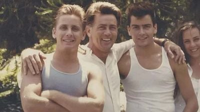 Charlie Sheen, sobre su infancia: "No teníamos niñeras ni cuidadores ni nadie, si alguien ayudaba era mi tía Carmen, que vive en Madrid" noticias imagen