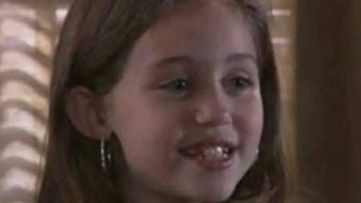 Debutó a los 8 años en una serie olvidada protagonizada por su padre. Ahora es una estrella internacional, ¿la reconoces? noticias imagen