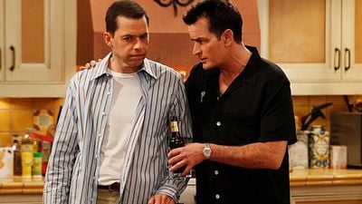 "Lo siento": Por qué Charlie Sheen no invitó a su coprotagonista de 'Dos hombres y medio' al documental de Netflix noticias imagen