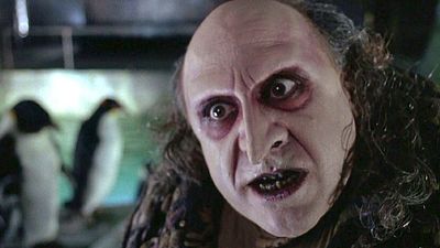 Danny DeVito se comprometió tanto con la visión de Tim Burton que hizo una dieta peculiar y poco recomendable para 'Batman vuelve' noticias imagen