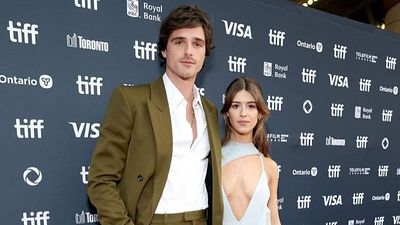 Very mindful, very demure: el cuidadoso gesto de Jacob Elordi con Daisy Edgar-Jones. Así la ayudó para que estuviese cómoda con su "lookazo" de Gucci en el Festival Internacional de Cine de Toronto