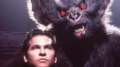 'Batman Forever' iba a tener una escena grotesca con un murciélago gigante. La cortaron a última hora, pero los fans están pidiendo un director's cut para incluirla noticias imagen