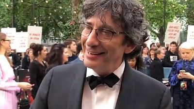 "Hay momentos que reconozco a medias y otros que no": Neil Gaiman responde a las acusaciones de agresión sexual de 10 mujeres noticias imagen