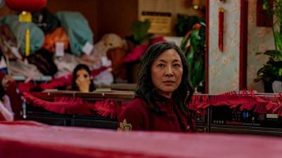 Michelle Yeoh acaba con el prejuicio en las películas de acción: "Jackie Chan pensó que las mujeres deberían quedarse en la cocina hasta que le di una patada en el culo"