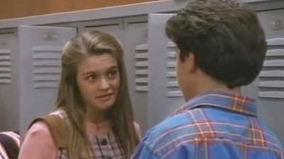 Fue uno de los grandes mitos eróticos de los 90, pero empezó en un episodio de 'Aquellos maravillosos años' hace tres décadas, ¿la reconoces? noticias imagen