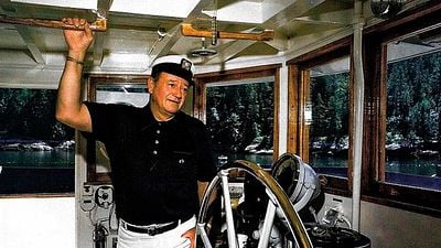 John Wayne rodó una película en España en 1963: vino en su yate privado y pasó todo el verano navegando por la costa noticias imagen