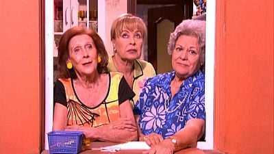 Nunca podía mirar a otro sitio que no fuera Vicenta durante la cabecera de la tercera temporada de 'Aquí no hay quien viva' noticias imagen