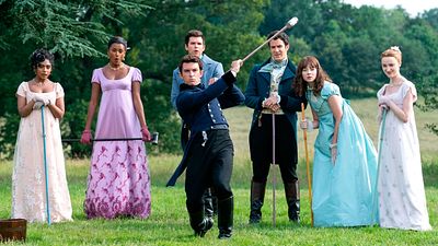 La estrella de 'Los Bridgerton' consigue un papel taquillero junto a Brad Pitt: ¿Dejará ahora la serie de Netflix? noticias imagen