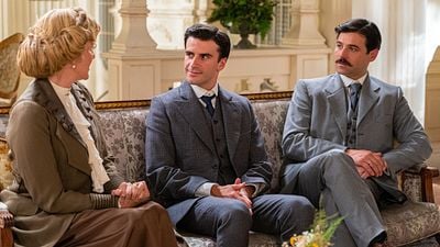 De camarero en una discoteca de Madrid a impresionar a Chenoa: El malagueño al que 'La Promesa' le salvó de estar "en la nada" noticias imagen