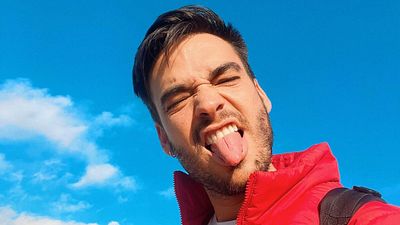 Quién es David Moreno, el reportero de 'La familia de la tele' que presenta el programa infantil estrella de Mediaset noticias imagen