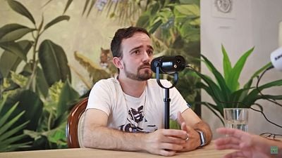 "Las reclamaciones, a los guionistas": El actor de 'El internado' que sigue recibiendo insultos y amenazas 14 años después del final noticias imagen