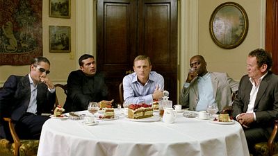 Un entretenidísimo ‘thriller’ que juntó a Daniel Craig y Tom Hardy: sólo dura hora y media y está en Netflix noticias imagen