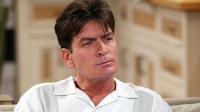 12 años después de su despido de 'Dos hombres y medio', Charlie Sheen hace las paces con el creador: la nueva serie de Chuck Lorre tiene fecha de estreno