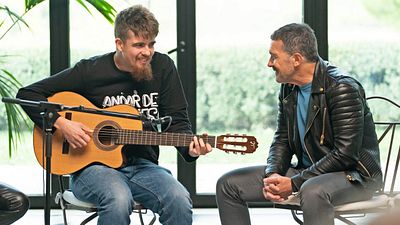 La vuelta de tuerca de Telecinco a los programas de entrevistas: Así es '100% únicos' noticias imagen