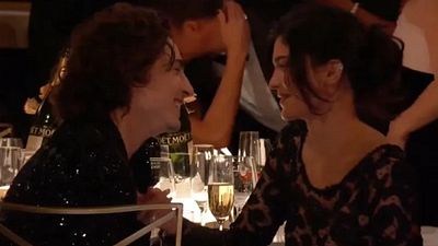 El momentazo de los Globos de Oro ha estado entre las mesas: atención a la pasión de Timothée Chalamet y Kylie Jenner noticias imagen