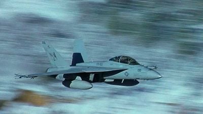 "Escenas de acción como si fuese una atracción de feria": la película que quiso imitar el éxito de 'Top Gun' en los primeros 2000 noticias imagen