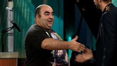 "No sabemos nada de él": 'La Revuelta' se queda sin invitado y David Broncano cumple su promesa con un espectador noticias imagen