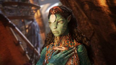 El reinado de 'Avatar 2' en la cuerda floja: Esta semana se estrena la película que, según las predicciones, destronará a James Cameron