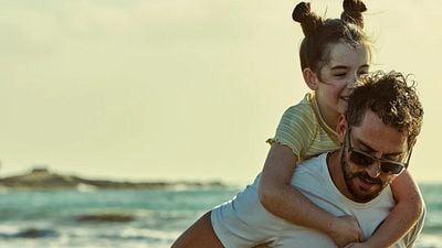 "Me sorprendía cada giro": 'Sin instrucciones', la comedia romántica sobre "el amor entre un padre y una hija" que conquistó a Paco León noticias imagen