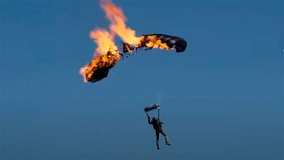 Tom Cruise ha saltado 16 veces con un paracaídas en llamas y ahora tiene un Récord Guinness: en cada intento solo tiene 10 segundos para sobrevivir noticias imagen