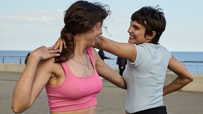 ¿Qué harías si despertaras tras estar 20 años en coma? Provocadora, divertida y optimista, llega a los cines la 'rom-com' que nos merecíamos noticias imagen