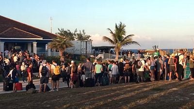 5.000 personas creyeron que iban a un festival de lujo: les dieron sandwiches rancios y tiendas de campaña empapadas noticias imagen